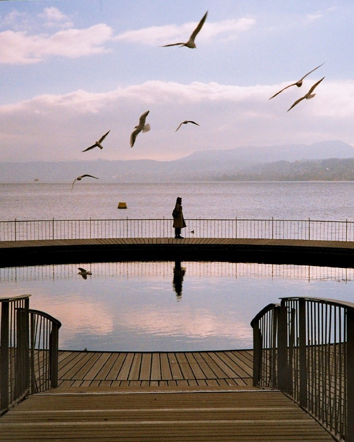 人是怎么变强的？1、远离那些PUA你的人2、每天7点起床，晚上10点睡觉，不熬夜