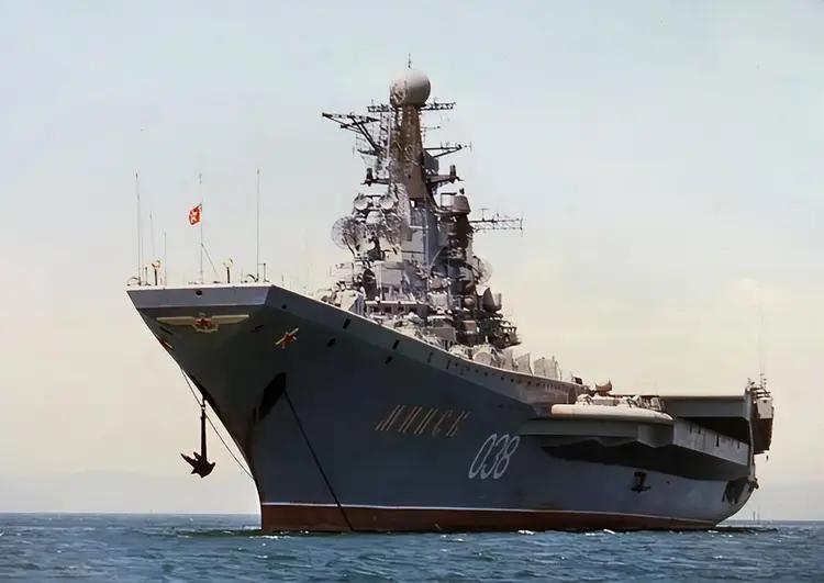 1995年，俄罗斯以88万美元，将2艘退役航母，低价卖给韩国。不料韩国竟专卖给中