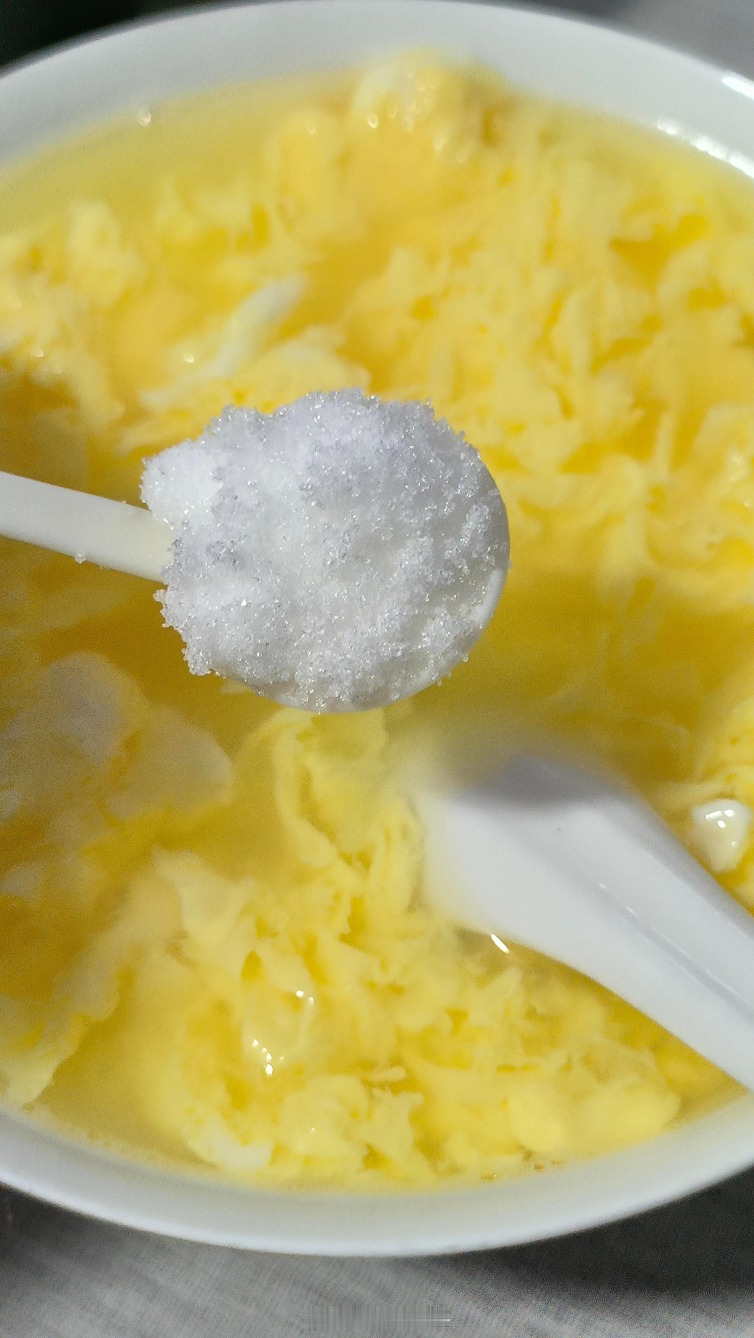 白糖之味：品质的变与思最近，我在吃蛋花汤时偶然间发现，曾经只需一勺白糖就能赋予咖
