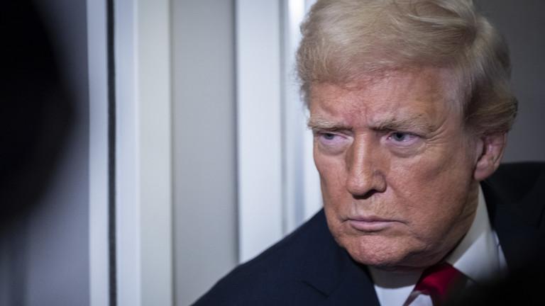 美国总统特朗普声称乌克兰人民支持他的和平提案。

特朗普周四在白宫对记者表示，他