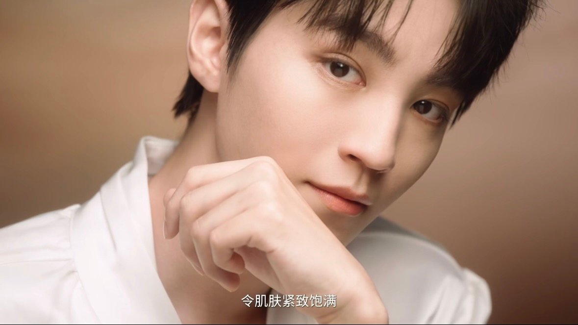 王俊凯说时光从不会辜负认真的人 时光向来公平，不会偏爱捷径，只会厚待沉下心努力的