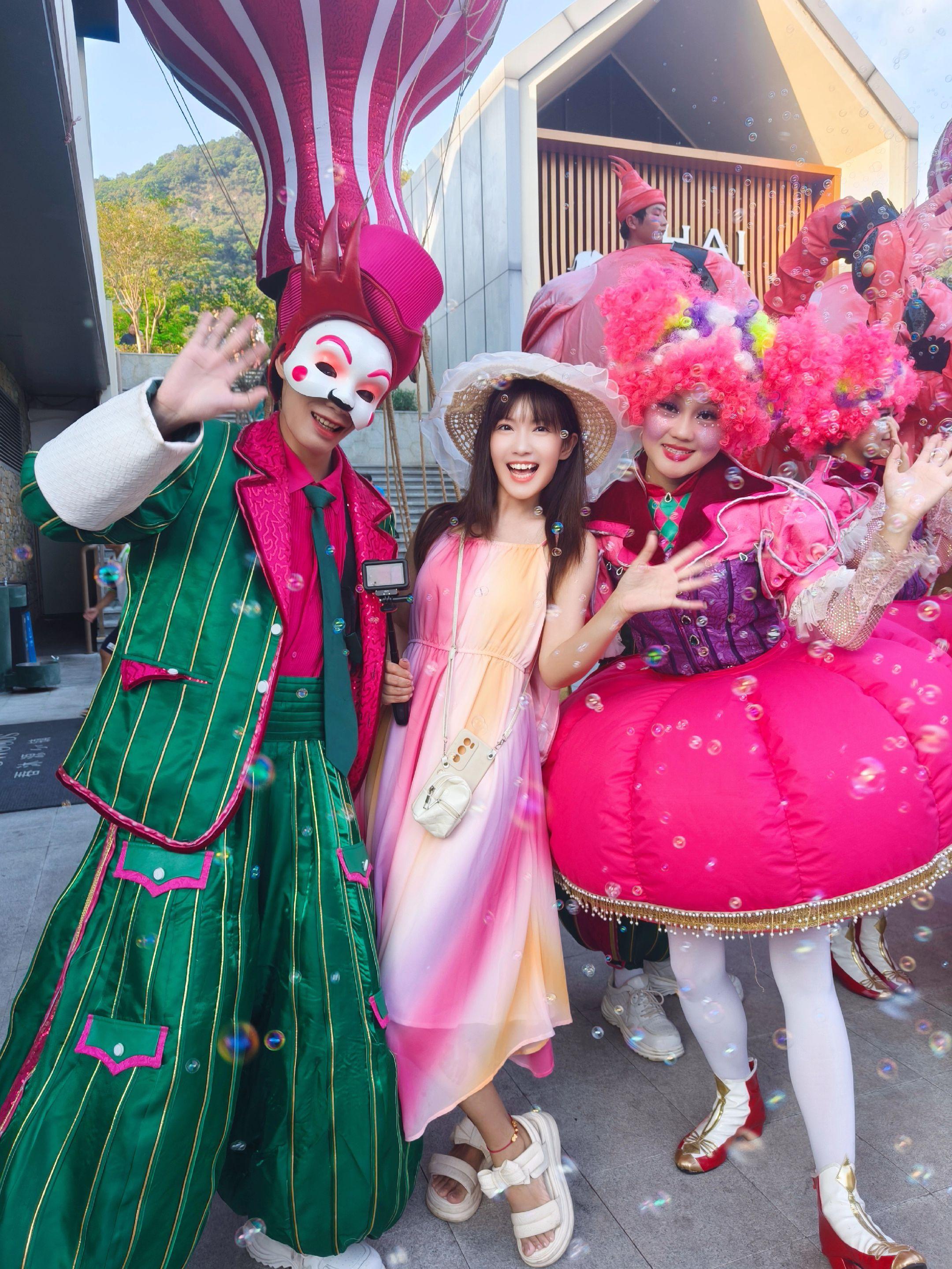 孩子被艺术节巡游“拐”走了，追都追不回！ 春沐源啊！你真是河源之光！有...