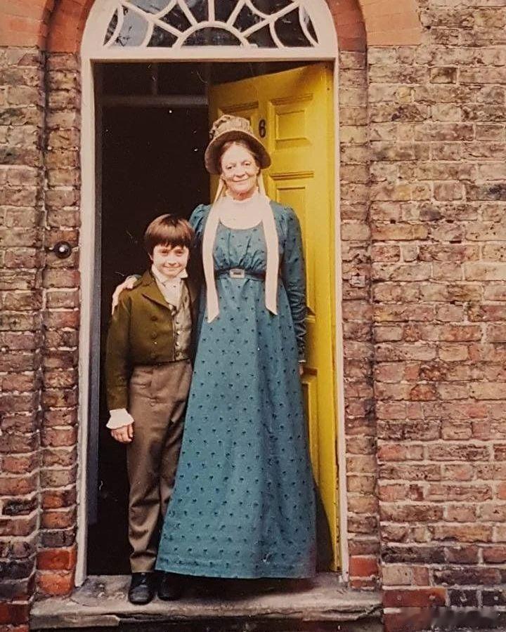 【“哈利”发文悼念“麦格教授”】“哈利波特“饰演者丹尼尔·雷德克里夫发声明悼念去