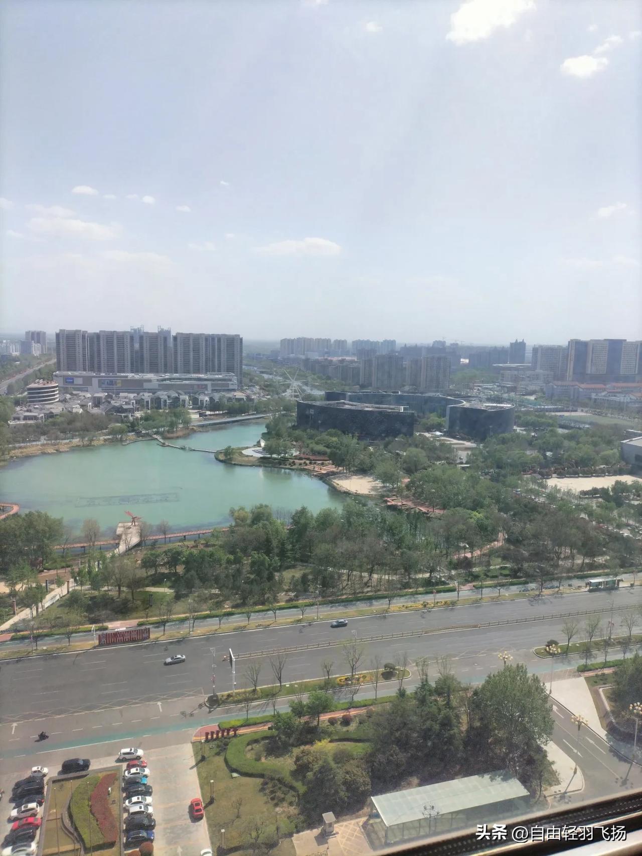 不管你有多么喜欢一个人，都不要纠结他能陪你多久，或者能不能走到最后。


因为我