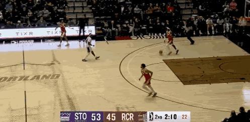 12月17日G联盟开季赛，混音队上半场以51-66的比分不敌斯托克顿国王。

杨