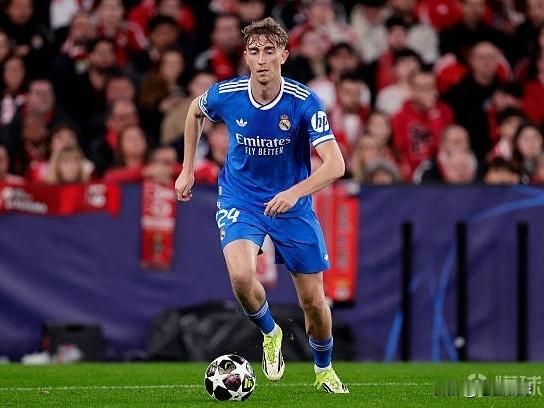 皇马输球，国内球迷拍手称快…奥萨苏纳2：1皇马，这是维尼修斯在欧冠对阵本菲卡遭遇