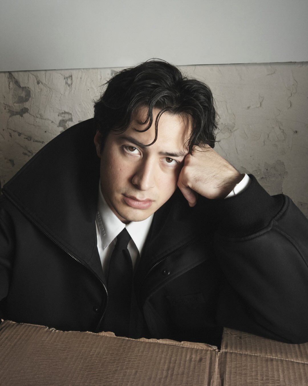 据权威媒体 WWD 的独家报道 ，凭借《巅峰对决》大爆的加拿大男演员 Hudso