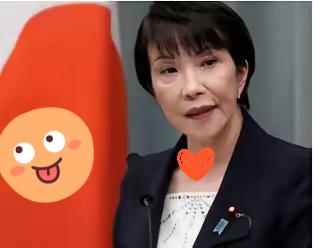 说白了，这就像家里两个大人不对付，旁边那个被管着的半大孩子，突然跳出来对着其中一