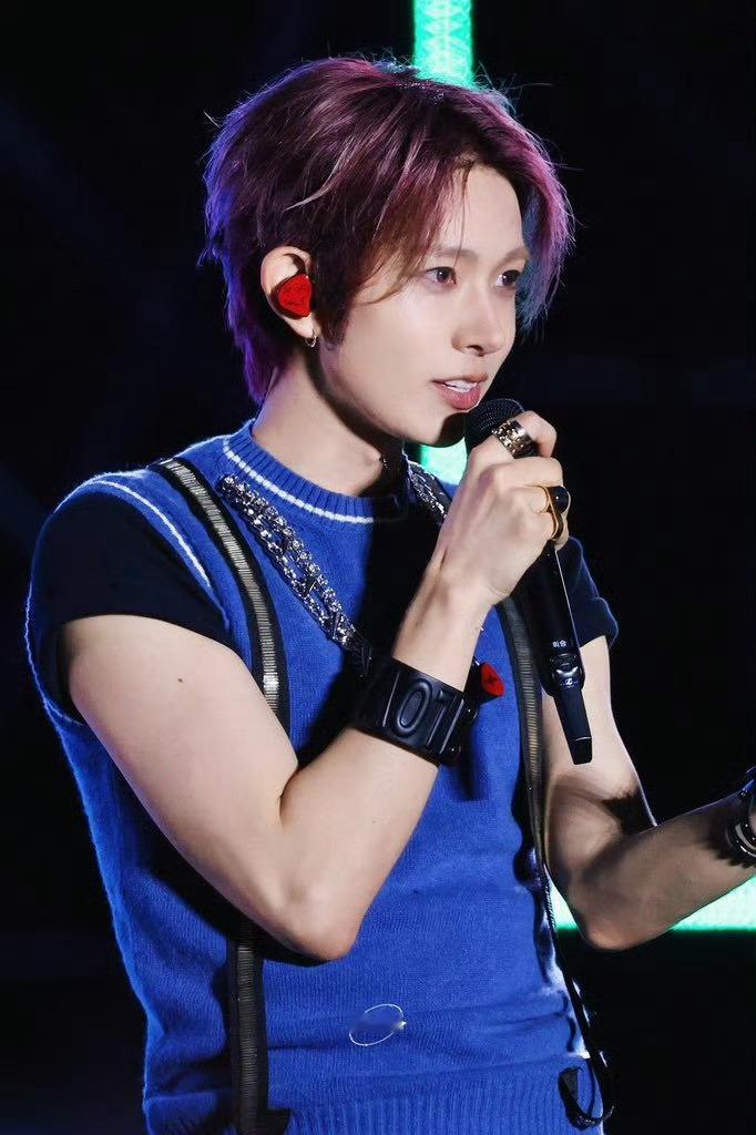 紫色 据说是最浪漫的颜色💜发色掉成了小葡萄🍇【260628】李羲承