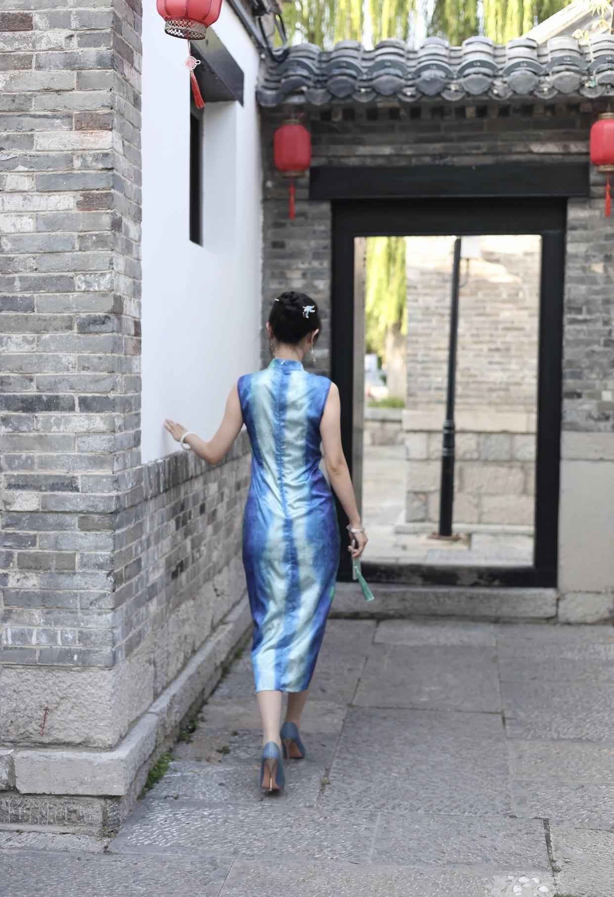 你觉得旗袍过时了吗我觉得旗袍永远不会过时！虽说现在旗袍出镜率变低，时尚地位被花哨