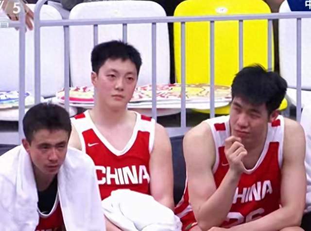 离谱正负值对比！胡明轩在场赢16分，首发阵容狂输23分