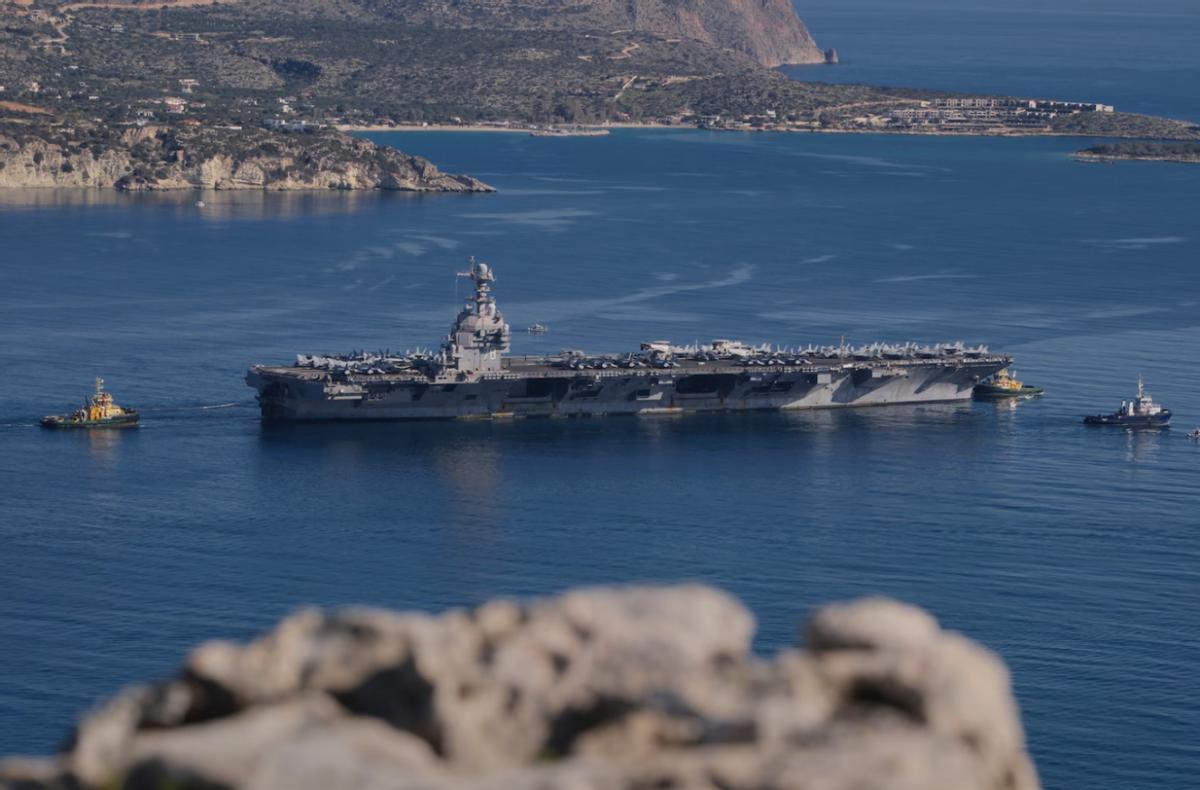 继厕所危机后，“福特”号航母又发生火灾，美军加油机同一天坠毁

继“厕所危机”后