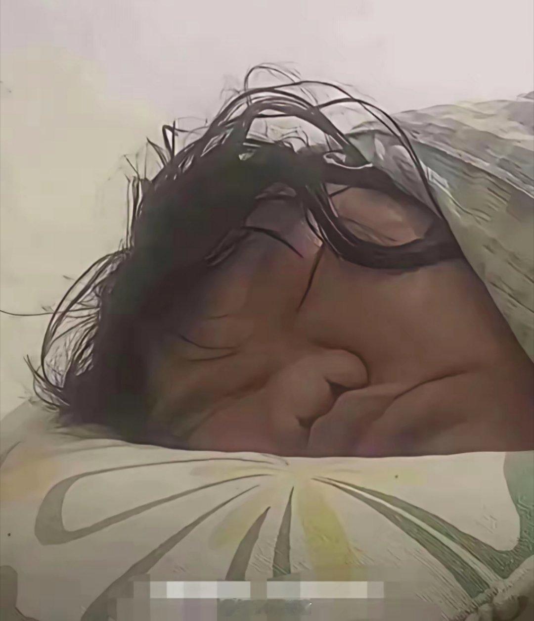 人靠衣裳马靠鞍，可即便披上林黛玉的衫，这位美女也难衬出半分明媚。 