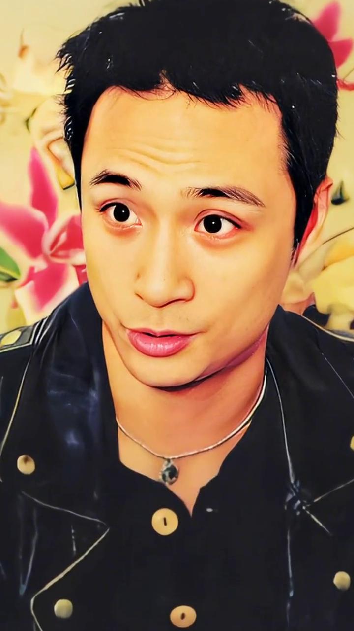 "反派影帝"吴镇宇。
真的没有想到，他与李婉华相恋八年，却转身娶了模特王丽萍。如