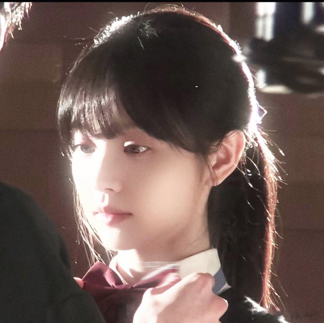 田曦薇高智感学姐天才女友 田曦薇把林知夏的高智学姐感拿捏到位，既有少女鲜活，又有