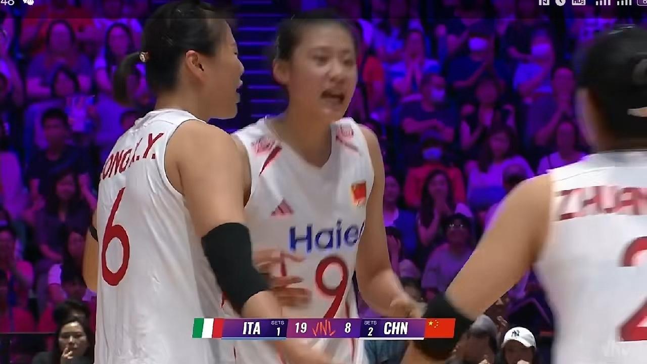 女排世联赛收官战：中国女排2-3惜败，已经具备与意大利女排扳手腕的实力，虽败犹荣