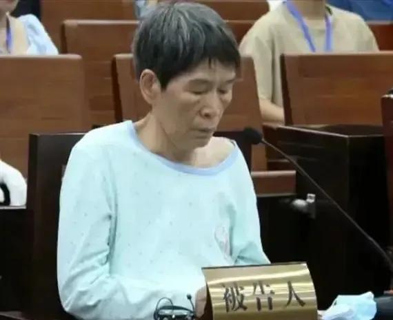 余华英案没有改判的空间。死刑是必然，她本就没有作为人基础的人性了。当时杨的900
