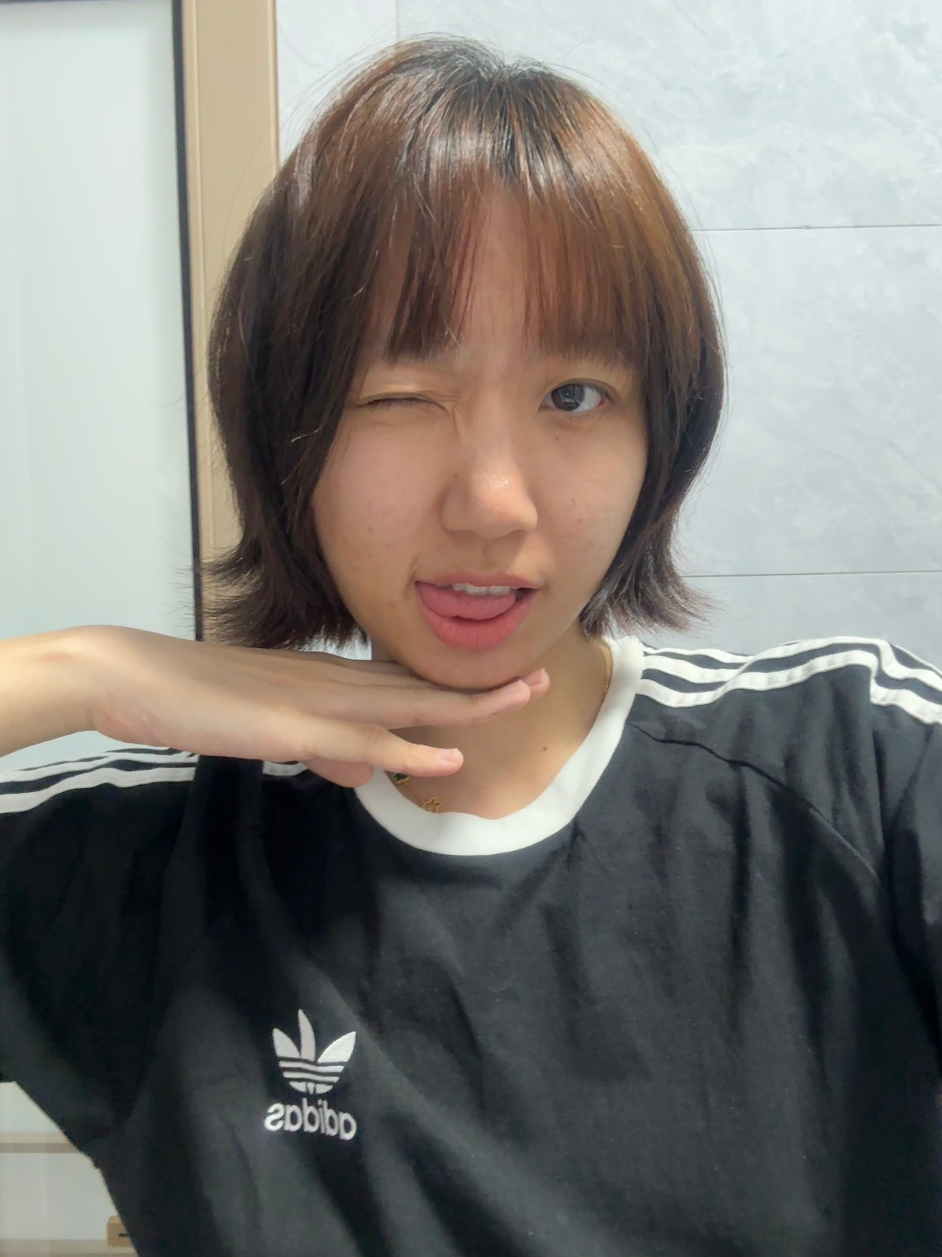 让我再自恋一下这个小女孩真的很美萌 