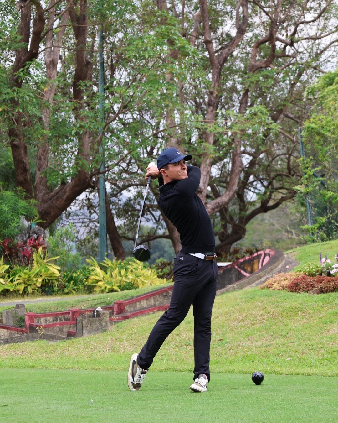 在一片F1直播忙活中香港🏌协会说兰多诺里斯粉岭高尔夫球场打高尔夫🏌好悠闲明天