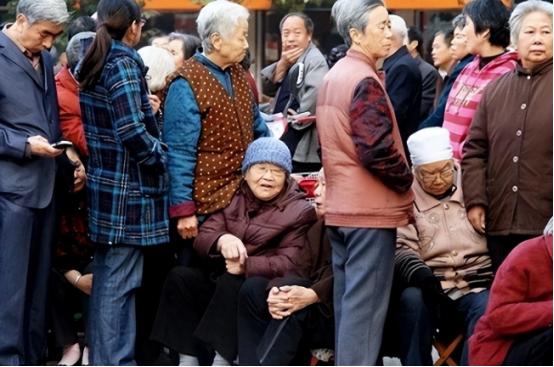 中国将迎来前所未有的死亡高峰，专家得出答案：主要3个因素导致
很多人觉得“死亡高