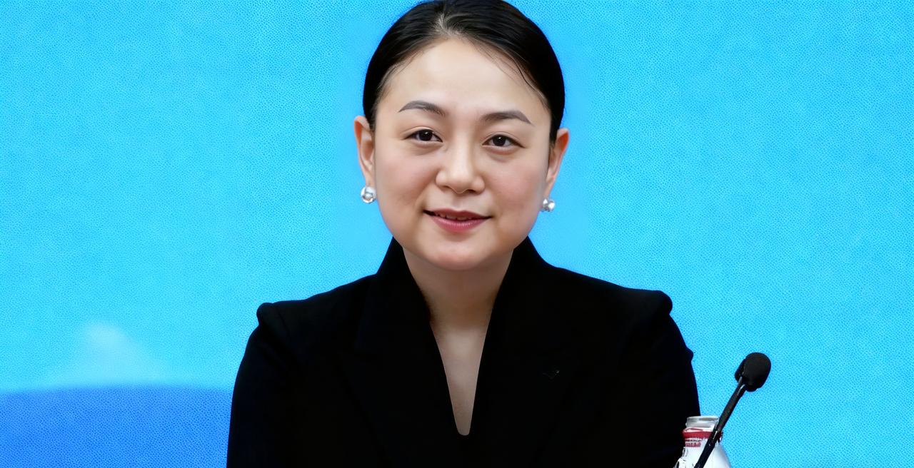 10月28日，随着胡润研究院发布的《2025胡润百富榜》，新一届中国女首富正式揭