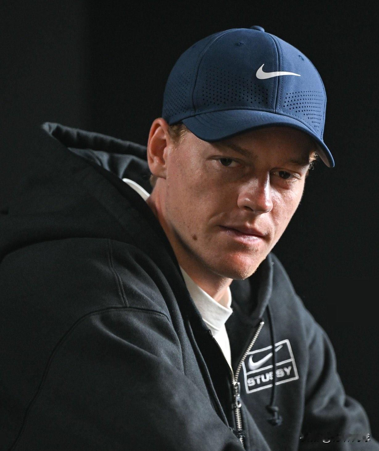 辛纳认为，在澳网输给德约科维奇是很正常的事情。我只是以平常心看待这场比赛。
“有