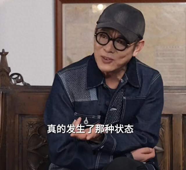 李连杰社交平台发出视频，视频中状态好，戴着帽子和眼镜
