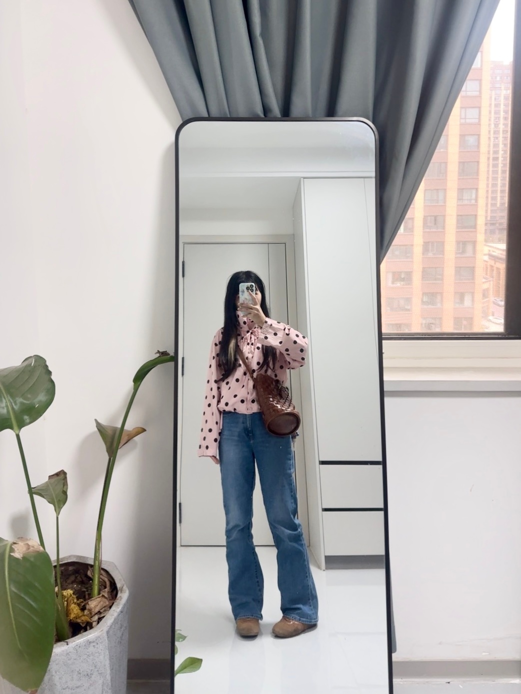 满妈的ootd 降温了 本来今儿想穿上我新买的JK臭美下呢 结果想起来得找领导签