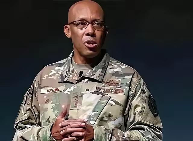 美国人现在终于知道害怕了，其空军参谋长四星级上将布朗说：中国的六代机虽然可怕，但