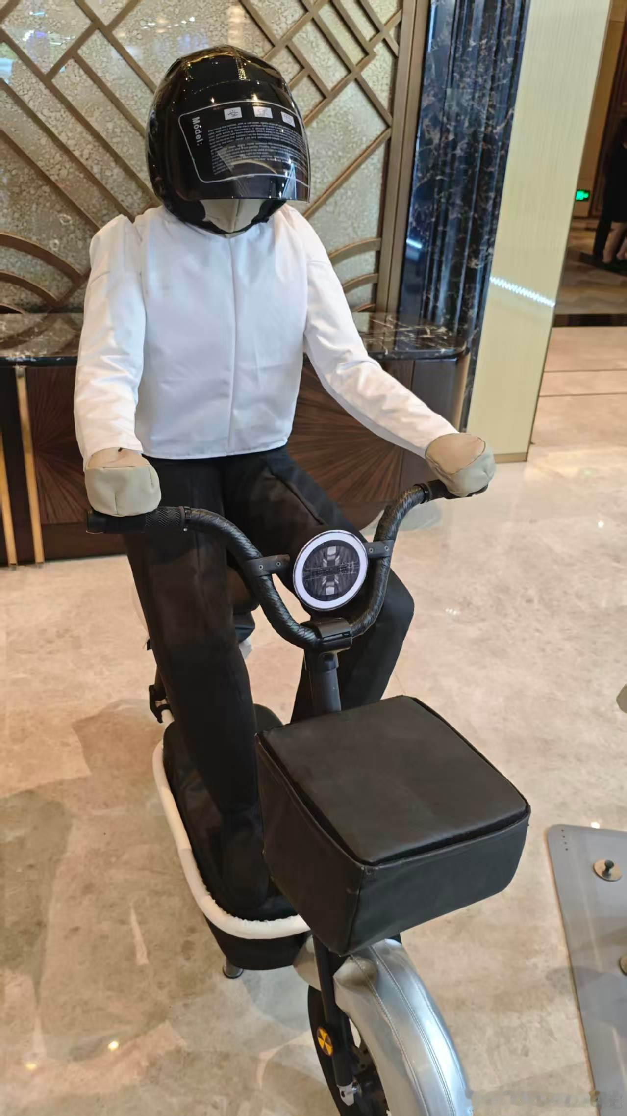 这些碰撞假人您都见过吗？你猜都都得多少钱！ 