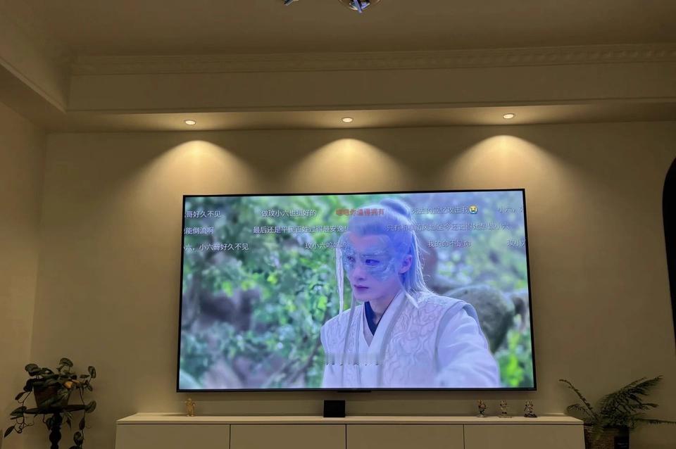 游戏党狂喜！TCL X11L的144Hz电竞模式太顶了，玩游戏的时候角色技能放出