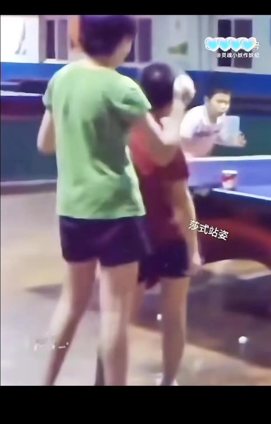 莎莎从小就可爱，并且是从小到大都是剪的男式头[捂脸]
谁知道这个像一个假小子的可