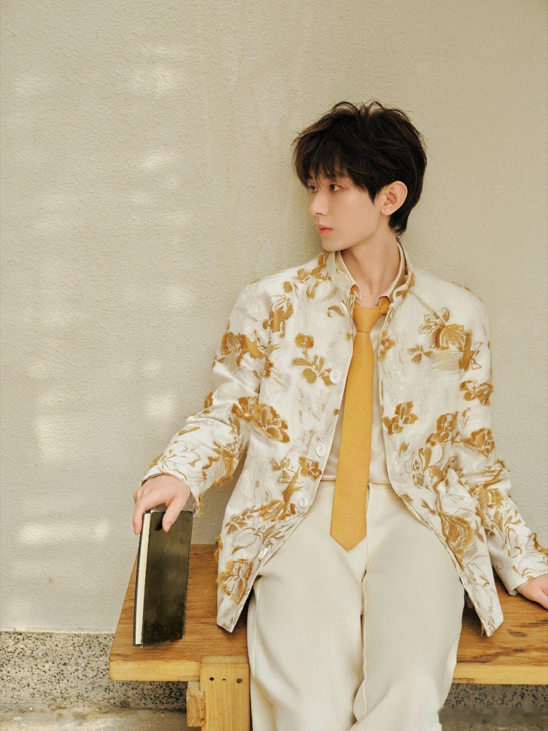 A成毅卢云cy成毅对于世界而言，你是一个人；但是对于我而言，你是我的整个世界。 