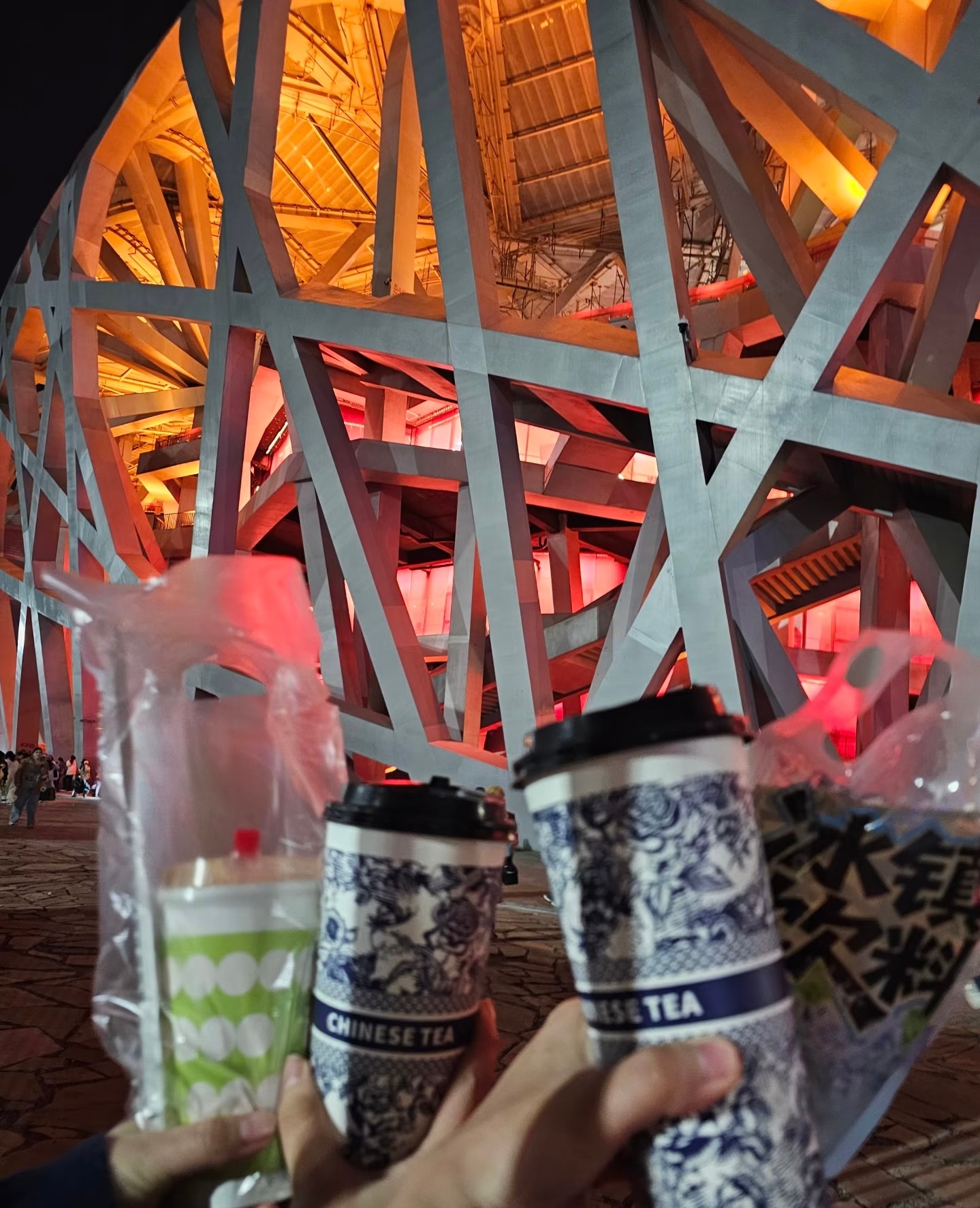 黄子弘凡演唱会请粉丝喝饮料 好用心的黄子 