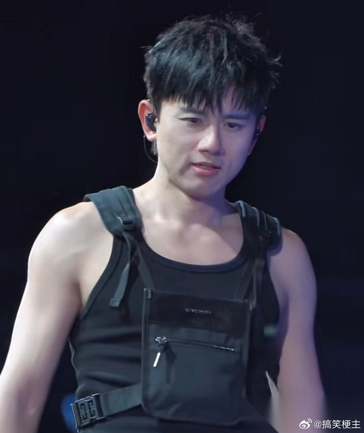 张杰杭州演唱会之所以火爆， 不是因为他唱得好， 也不是因为他咖位大，很大概率是因