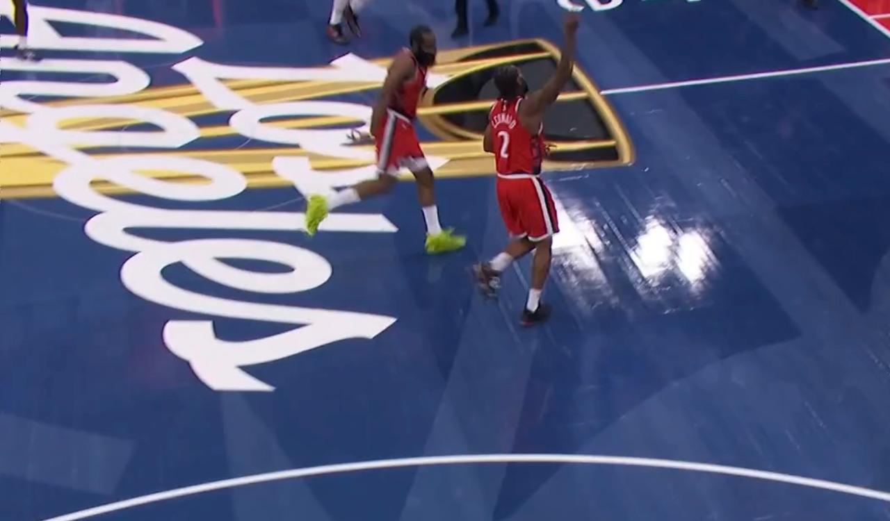 上赛季伤愈复出后，小卡正是在压哨绝杀国王之后，彻底暴走，也帮助快船在收官阶段几乎