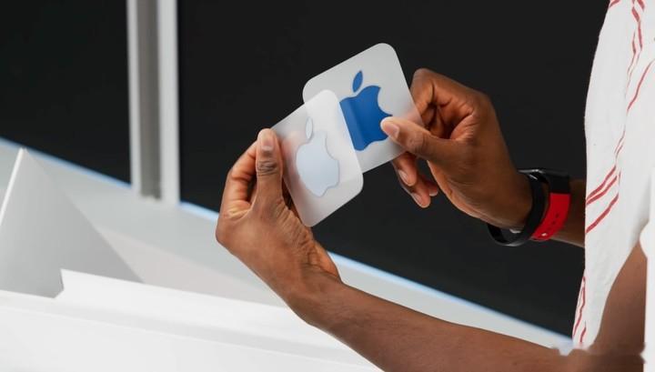 今年新iPhone的包装中将不再附赠苹果logo贴纸 ​​​