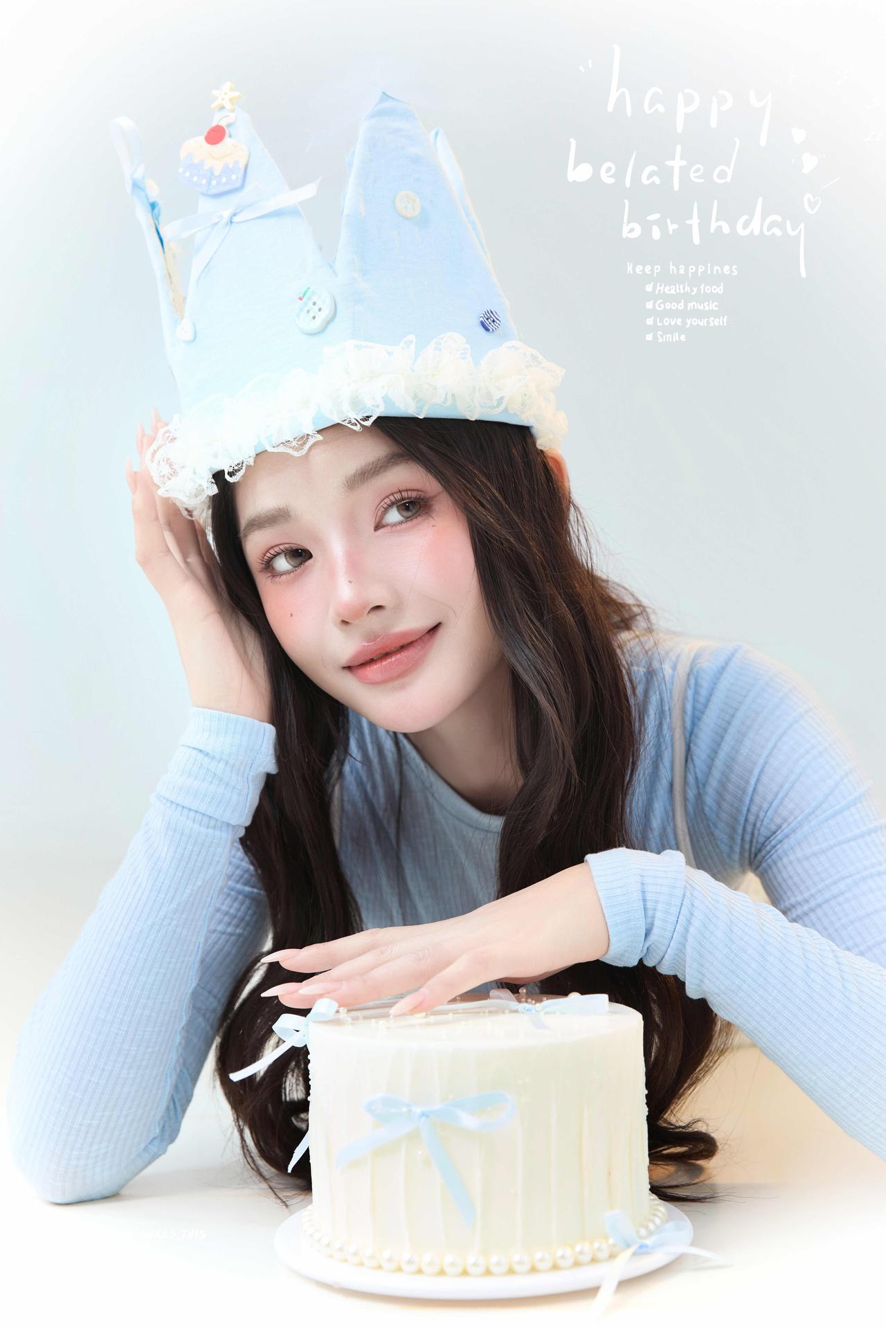 蓝色不是忧郁，是深海和星空送给生日的礼物。💙🕯️ 这组蓝色系生日写真，把静谧
