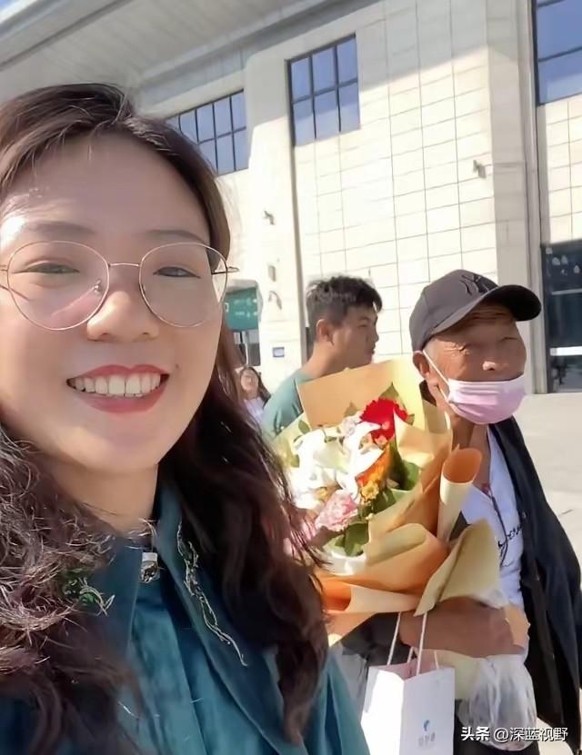 2018年，山西省女孩在北京地铁站给1陌生老人指路，还把自己仅剩150元给了老人