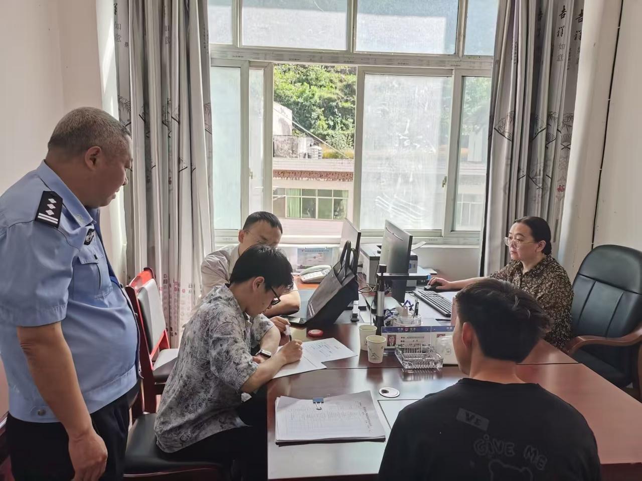旺苍县：全覆盖检查社区矫正工作 筑牢安全防线
    
 近日，旺苍县司法局联合