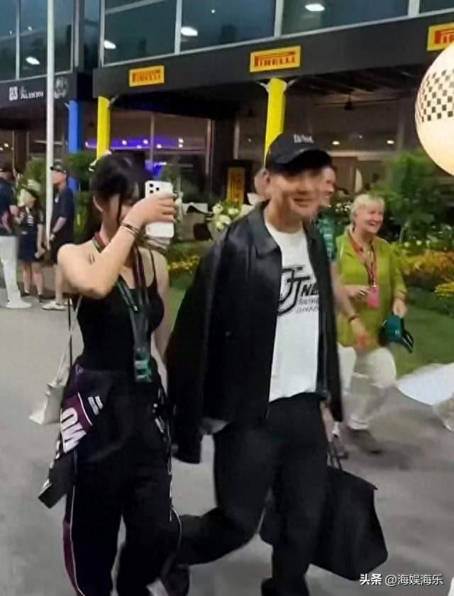 林俊杰带女友见媒体，女孩抬手挡脸那一下，我反而觉得挺真实