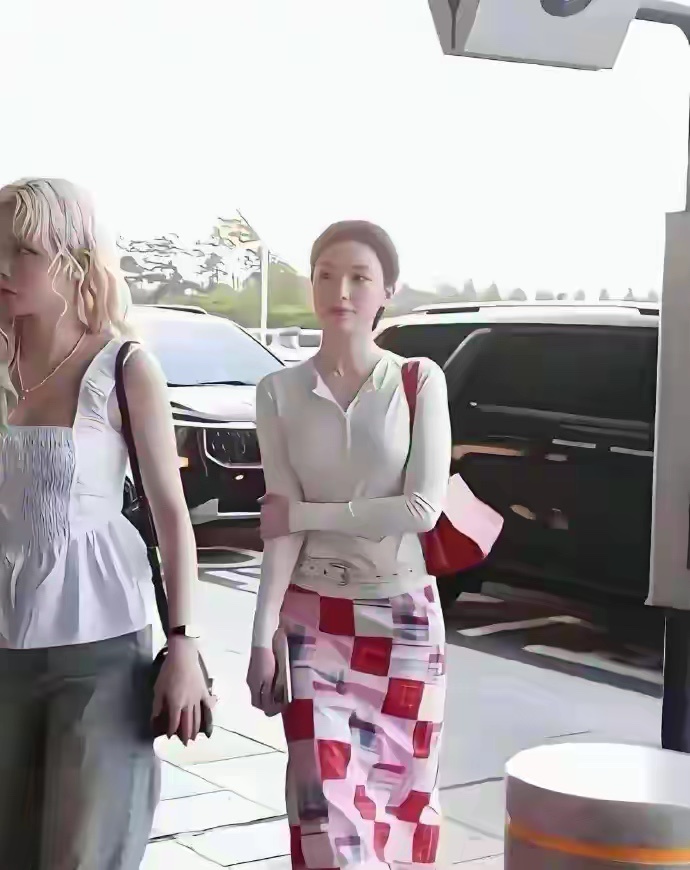 长的很漂亮，演技也不错，可就是一直火不起来，究竟是什么原因呢 