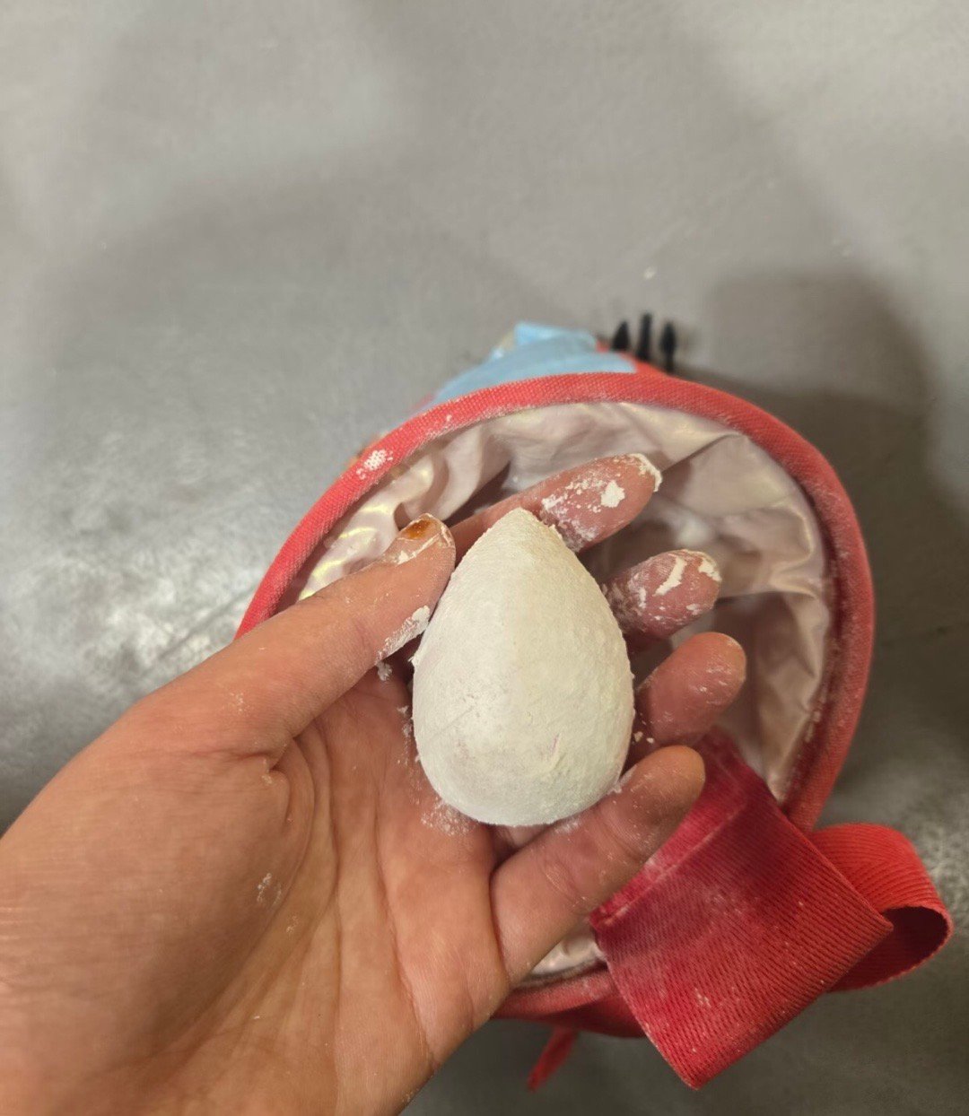 不好上脸的美妆蛋适合上墙把上脸很不好使的美妆蛋带出了舒适区没想到当镁粉球上墙意外