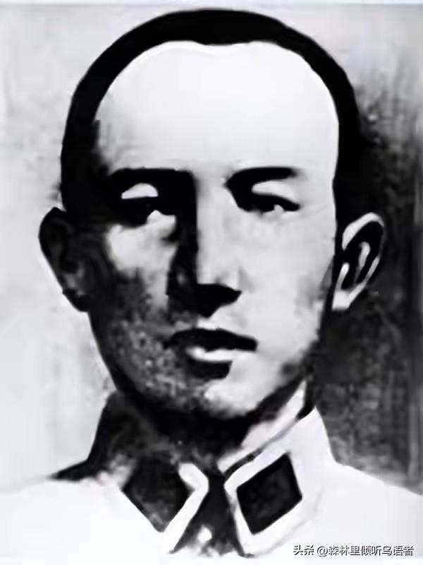 我军曾有一位军事天才，能让肖劲光给他当政委，粟裕给他当参谋长。
1984年2月，