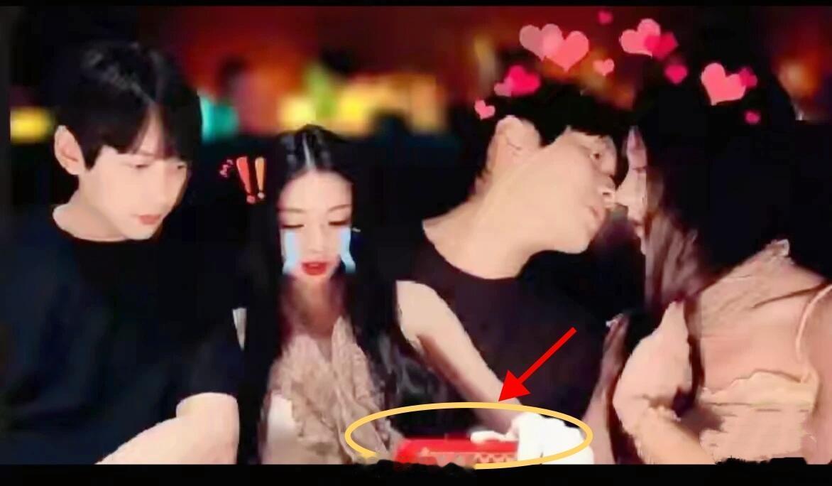 半熟恋人柳生日礼物是卡地亚手表吗？捡到高糊图一张～发现卡地亚盒子，难到是生日礼物