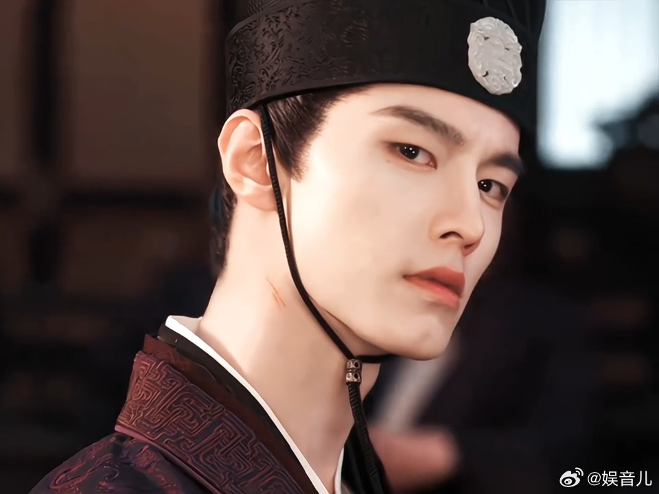 以后不蛐蛐何与的小设计了何与被嘲多年的邪魅一笑翻盘了 何与这波真的赢麻了！扶额、
