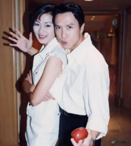 1994年，梁静慈和甄子丹离婚后没多久，发现自己怀孕了。她执意生下来，并且提出复