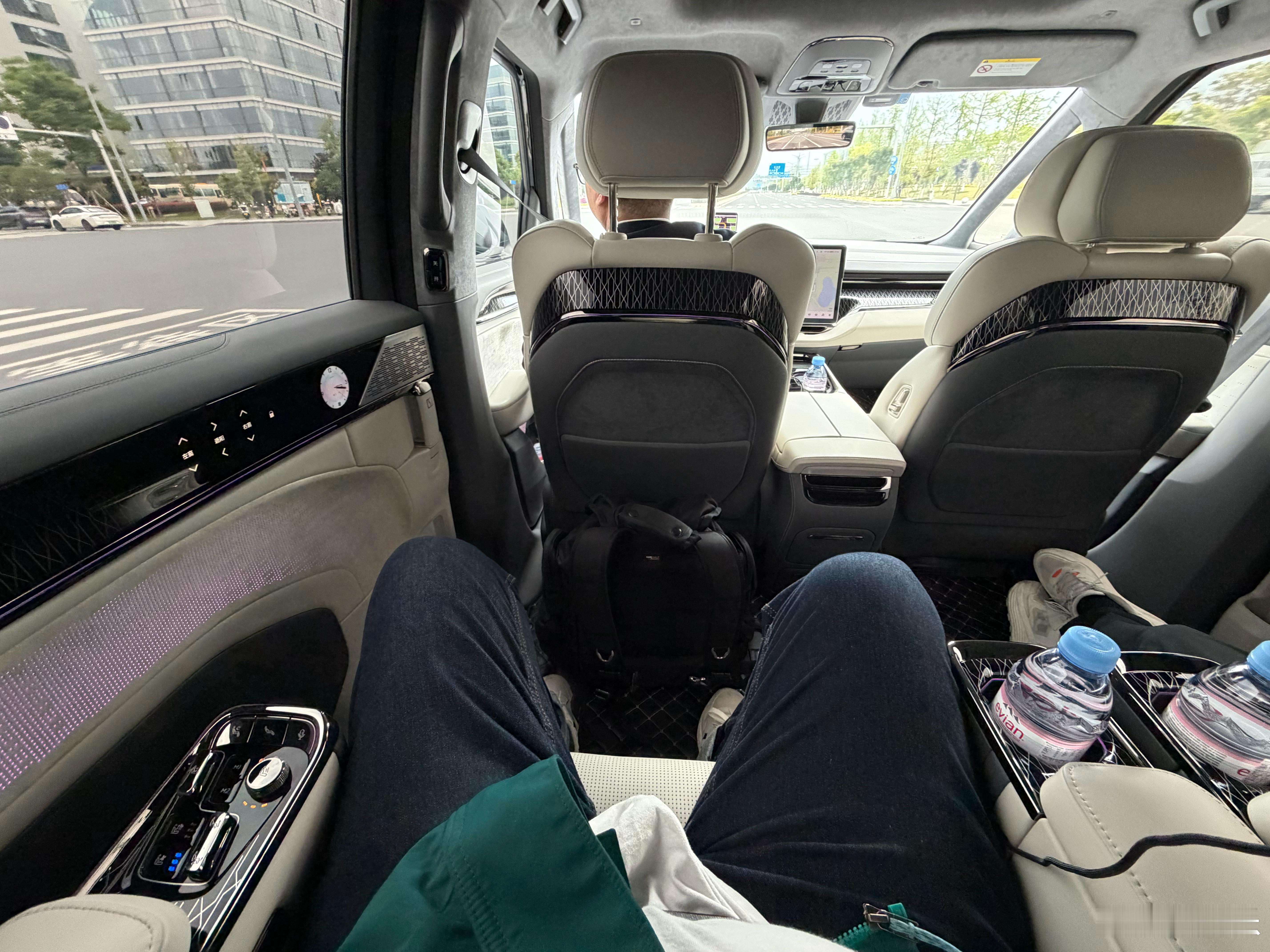 太尊了，真的太尊了，009作为商务接待MPV真的无敌了 简阳·成都天府国际机场