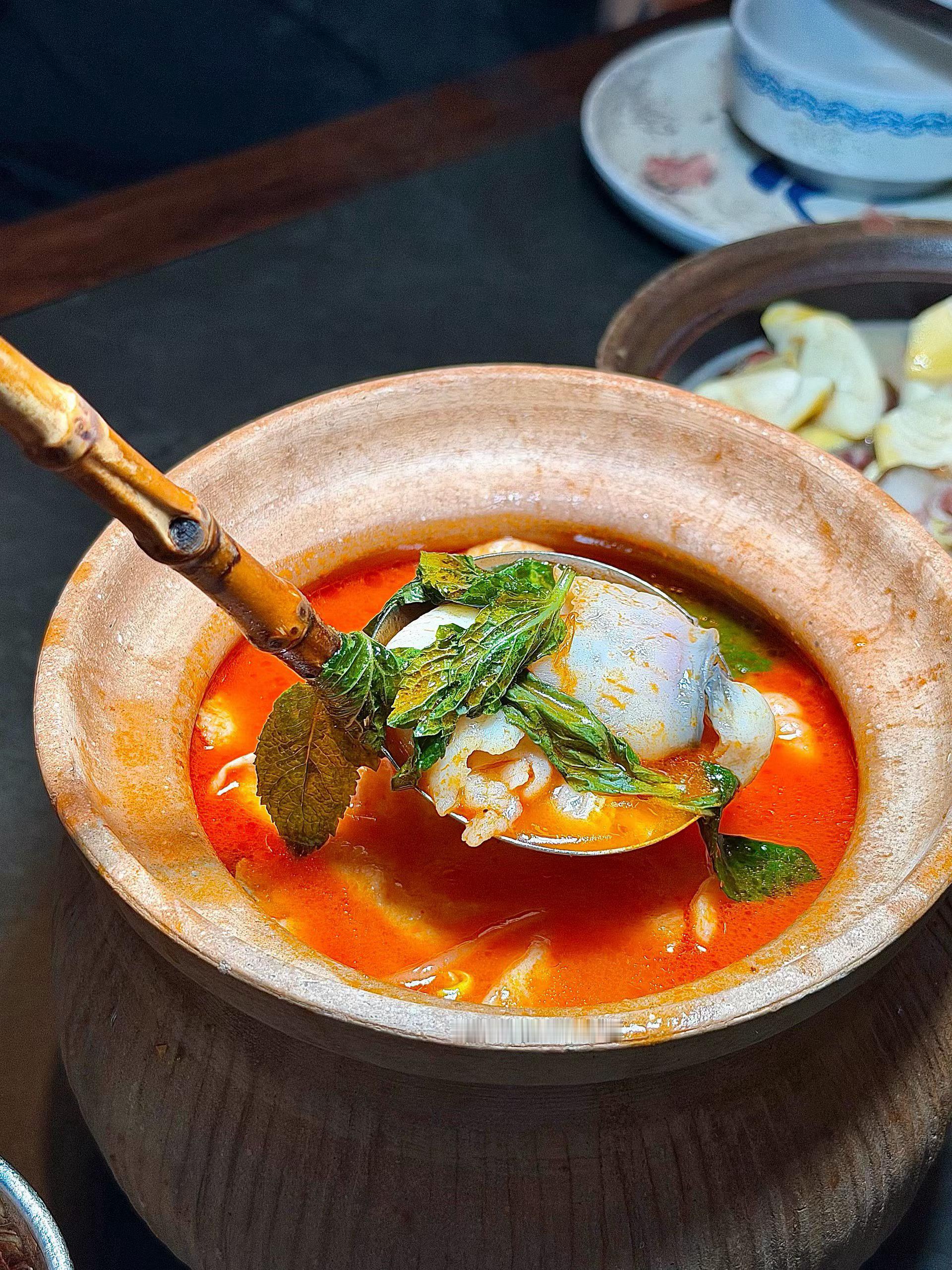 成都美食成都生活成都吃喝玩乐 佤饭贵州菜，满满春日上新带朋友打卡可以去试试噢菜品