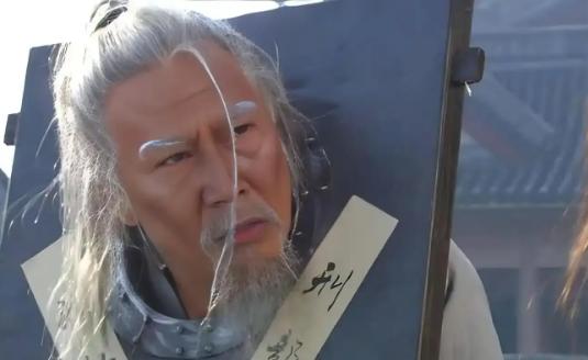 1390年，朱元璋要杀功臣李善长。李善长扑通一下跪倒在地：“我都77岁了，还能干